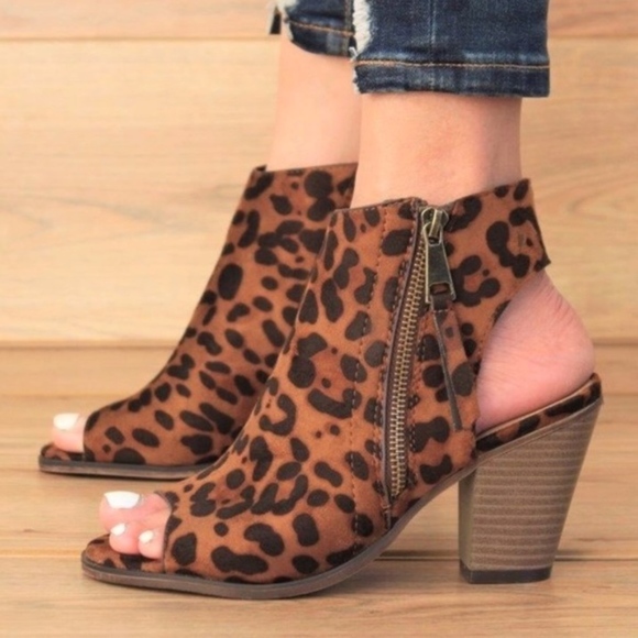 BE STUNNING Leopard Print Bootie    - Picture 2 of 2